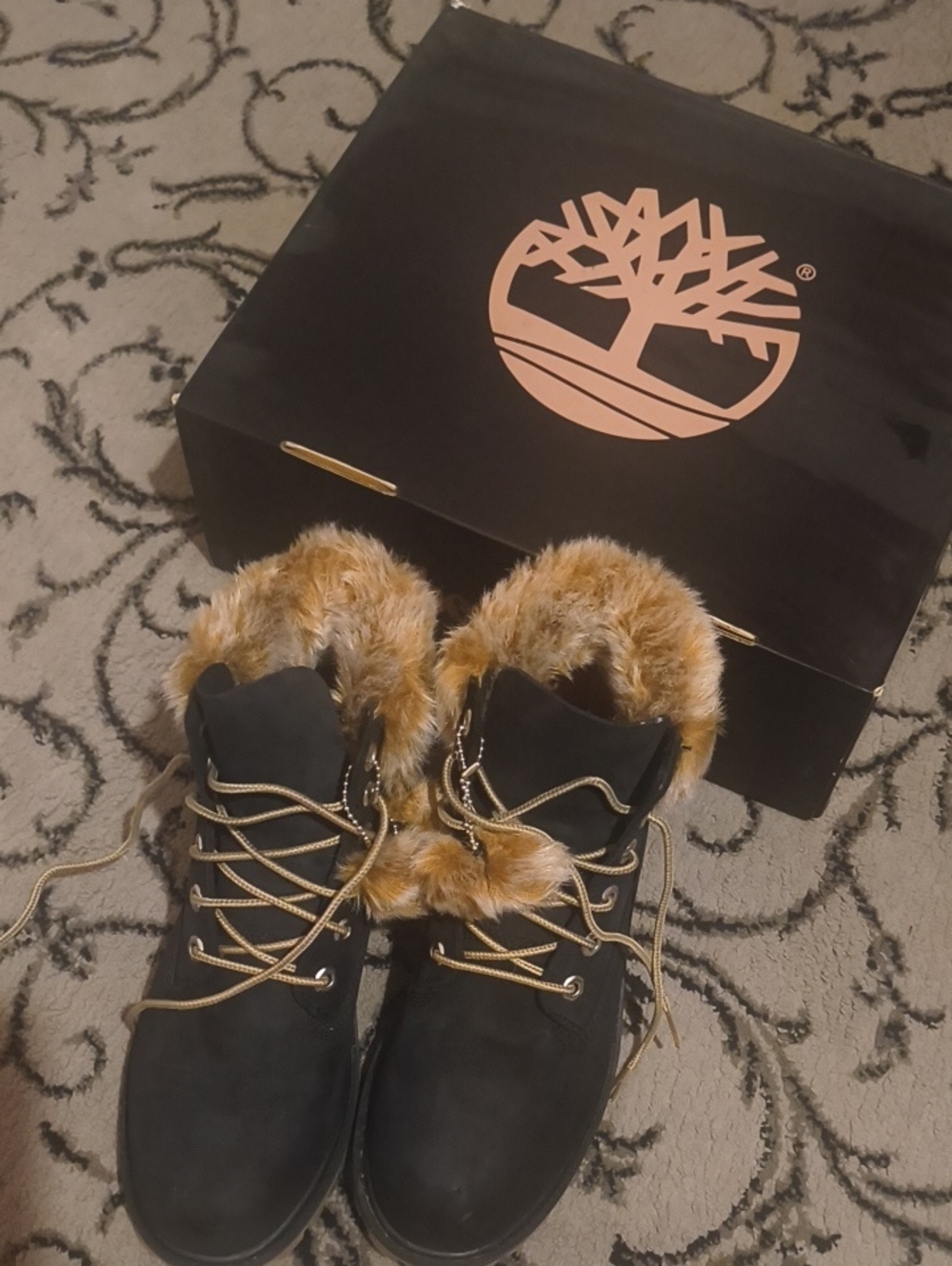 Timberland Black Winter Lace-Up Boots with Tan Fur Trim Kids 5.5